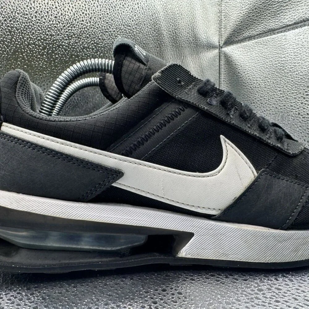 RARE 🚀 Size 9.5 - Nike Air Max Pre-Day Black Sneakers DC9402–001 Running‎